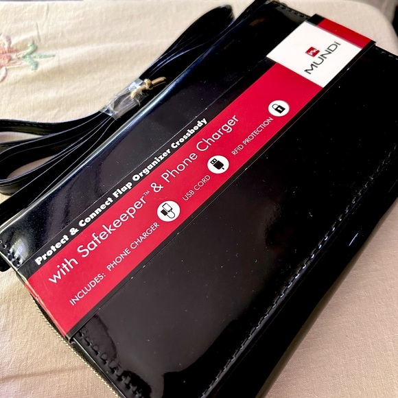 mundi Bags Mundi Flap Organizer Crossbody Bag With Safekeeper Phone